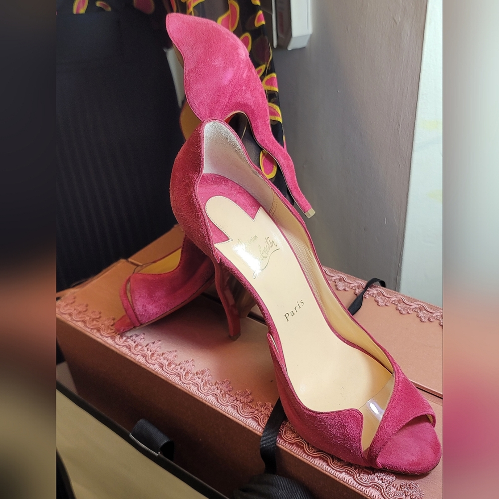 Louboutin Fuchsia Suede Wavy Heels